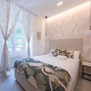 Zimmer mit Kingsize-Bett